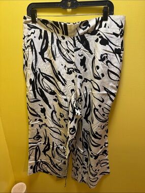 NWT Tahari crop pants size 1X.